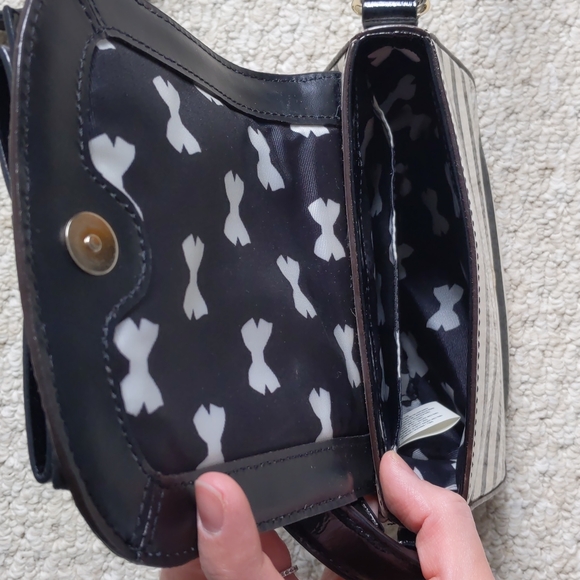 Kate Spade Chelsea Park Jade crossbody bag, black and white stripes - Picture 4 of 7